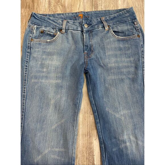 7 For All Mankind Mid Rise Flared Jeans Light Wash Women’s Sz 32 Inch Waist - Picture 3 of 8